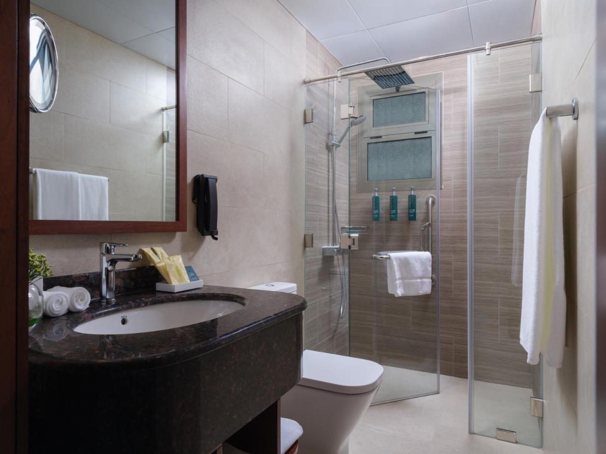 Doubletree By Hilton Muscat Qurum Mascate Exterior foto